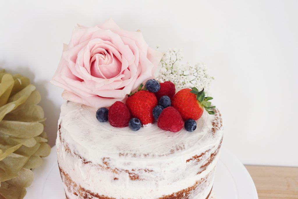 Naked cake aux fruits rouges - Recette par Toute la 