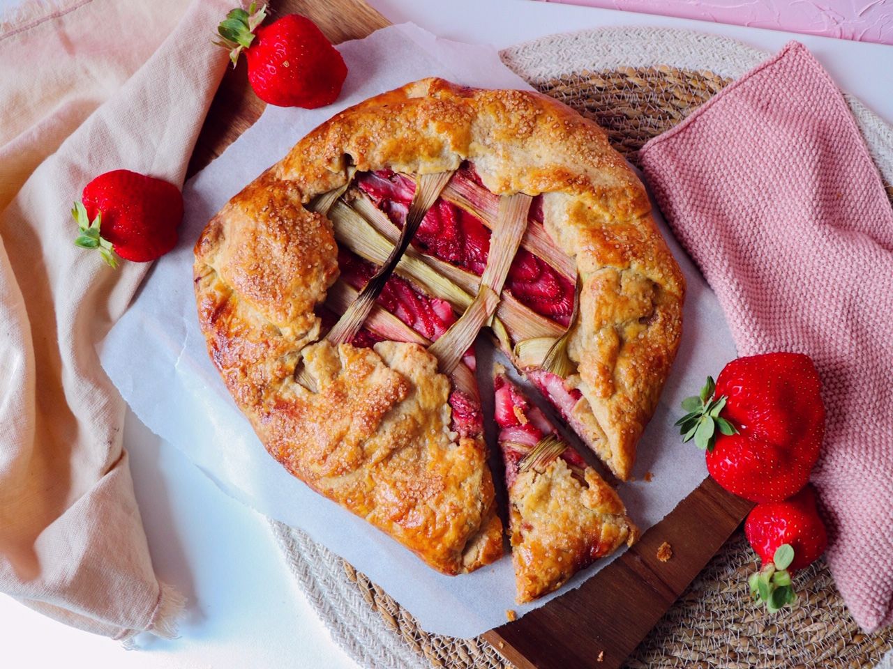 tarte rustique fraises rhubarbe recette patisserie léa patisseries inspirées