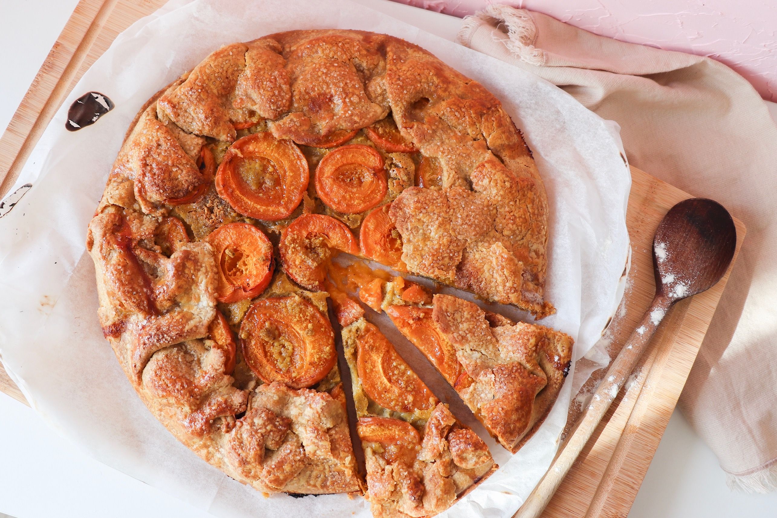 tarte rustique abricot pistache fraises recette patisserie léa patisseries inspirées